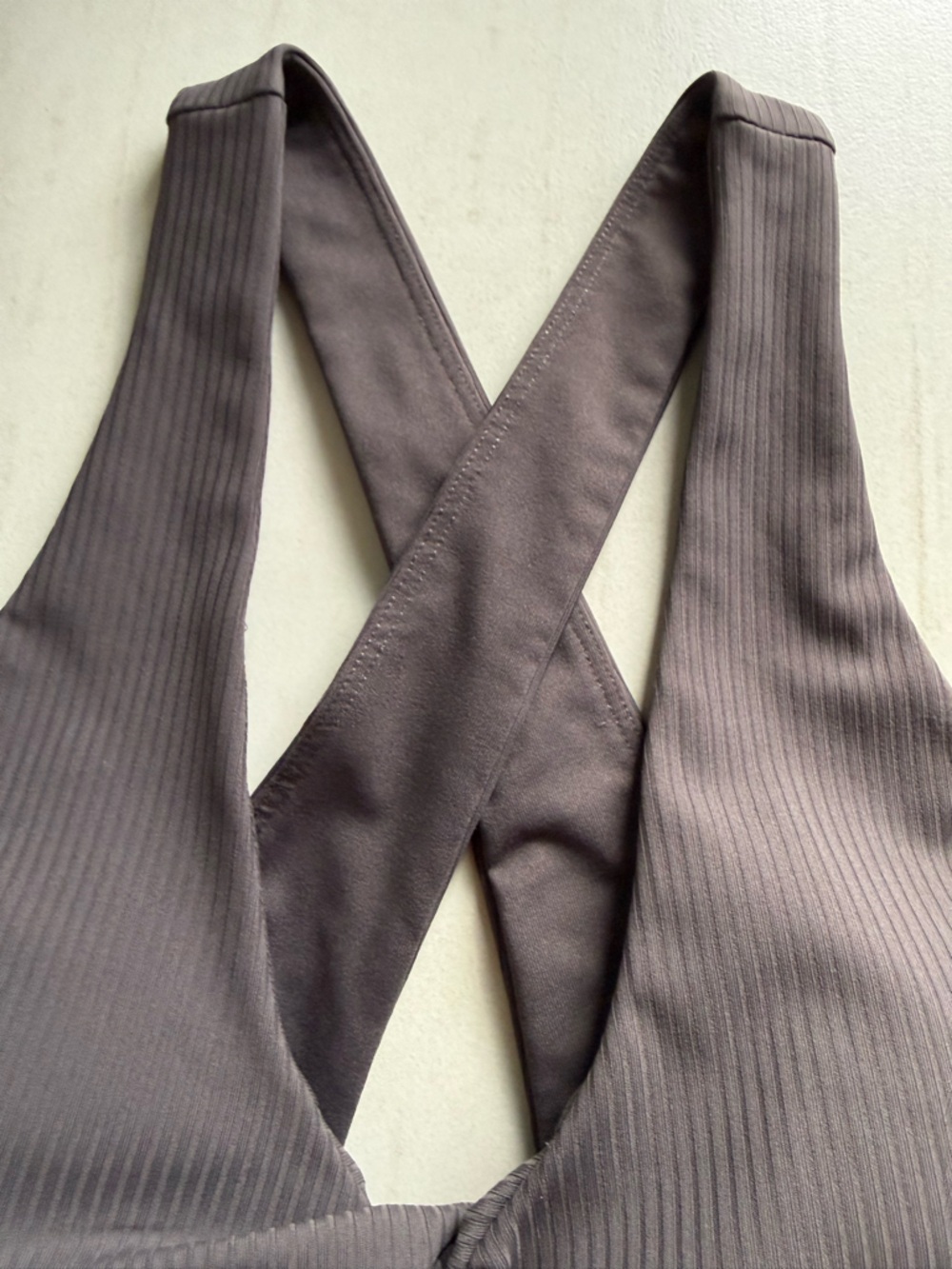 New Fabletics Oasis Twist Front Sports Bra Medium Wireless Stretchy Brown Taupe